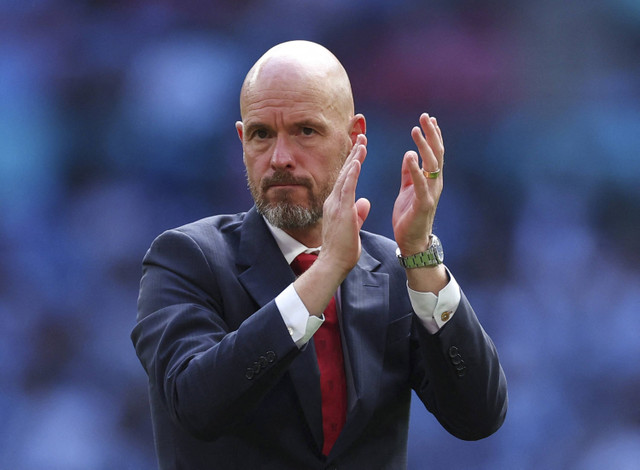 Manajer Manchester United Erik ten Hag terlihat sedih setelah pertandingan antara Manchester United vs Manchester City di Stadion Wembley, London, Inggris, Sabtu (10/8/2024). Foto: Toby Melville/REUTERS 