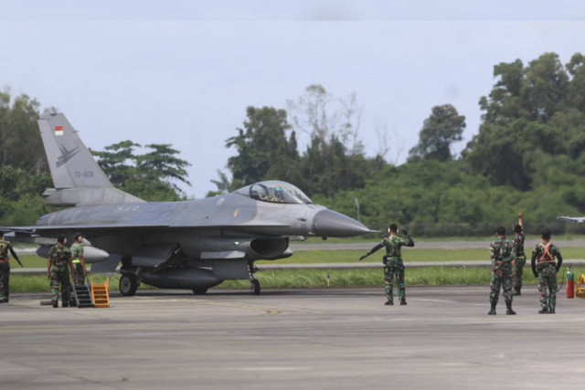 Tim Jupiter Aerobatik dan 1 Flight F-16, Tiba di Lanud Dhomber. Foto: Instagram/ @militer.udara