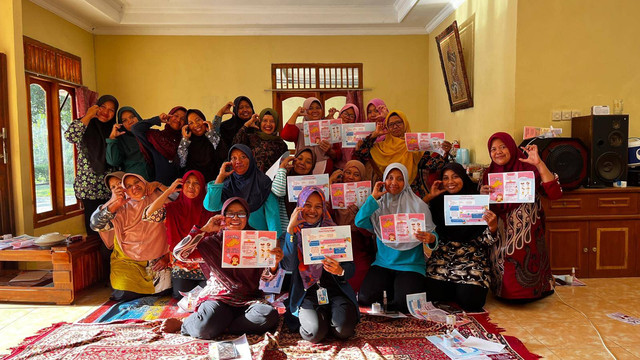 Foto Bersama Ibu-Ibu PKK Desa Pulutan Wetan