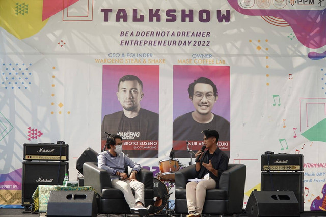 Talkshow wirausaha dalam kegiatan entrepreneur day memberikan insight yang baik bagi para mahasiswa. Sumber gambar: Dokumentasi pribadi.