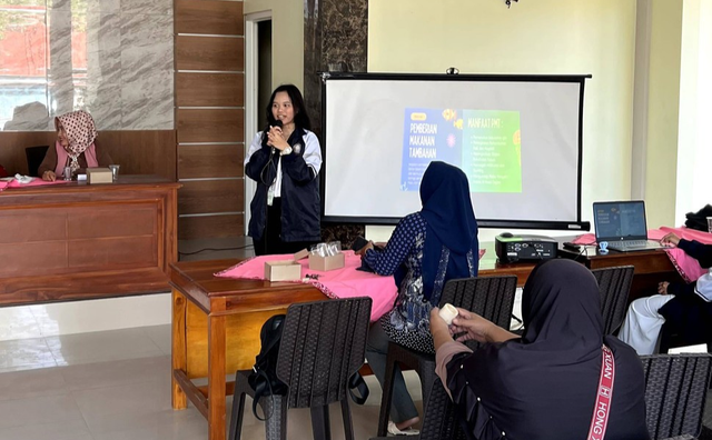 Pemaparan Materi “Get to Know The Ocean: Laut Sumber Gizi Seimbang Bagi Anak” dan Pembagian PMT Agar-agar Susu Mangga