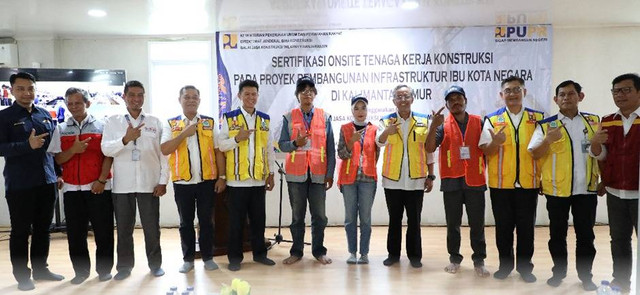 Direktorat Jenderal Bina Konstruksi Kementerian PUPR melalui Balai Jasa Konstruksi Wilayah V Banjarmasin menggelar pembinaan dan fasilitasi sertifikasi onsite tenaga kerja konstruksi di IKN, Sabtu (10/8/2024). Foto: Kementerian PUPR