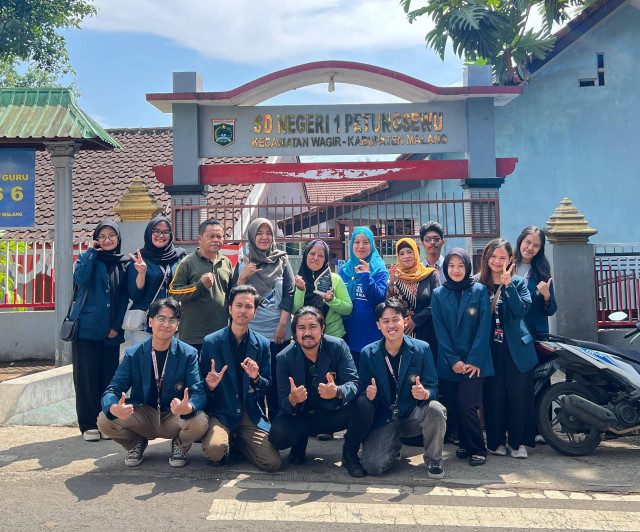 Foto bersama Tenaga Pendidik SDN 01 Petungsewu.