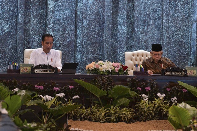 Presiden bersama jajaran menteri menggelar sidang kabinet perdana di IKN, Kalimantan Timur, Senin (12/8/2024). Foto: Dok. BPMI Setwapres