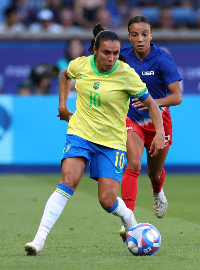 Marta dalam laga melawan AS di Final Olimpiade Paris 2024. Foto: Isabel Infantes/REUTERS