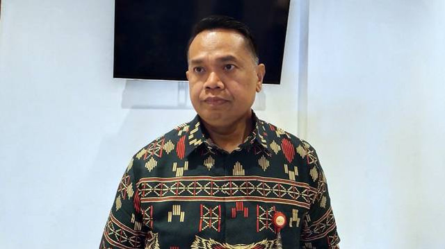 Kepala Otoritasi Jasa Keuangan (OJK) Sulutgomalut, Robert Sianipar. 