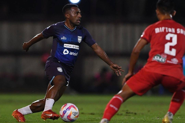 Semen Padang melawan Borneo FC pada pertandingan Liga 1 di Stadion PTIK, Jakarta, Senin (12/8/2024). Foto: Instagram/ @borneofc.id