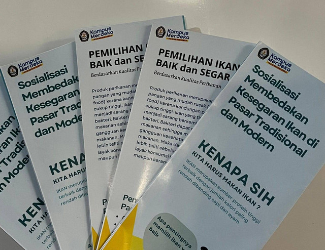 Dokumentasi Pribadi : Edukasi Pemilihan Ikan Segar dan Ikan Tidak Segar dengan Ibu-ibu Arisan RT 02/RW 09 Dukuh Ringinpitu.