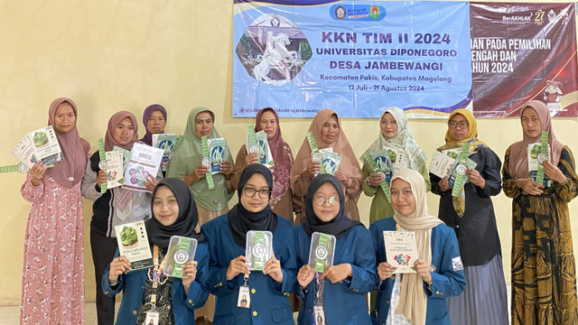 Mahasiswa KKN Undip Beri Pelatihan Pencatatan Siklus Akuntansi Berbasis Excel Kepada Ibu-Ibu PKK (Foto: Dok. TIM II KKN UNDIP 2023/2024)