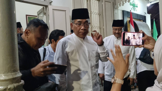 Ketua Umum PBNU Yahya Cholil Staquf atau Gus Yahya di Kantor PCNU Surabaya, Senin (12/8/2024). Foto: Farusma Okta Verdian/kumparan