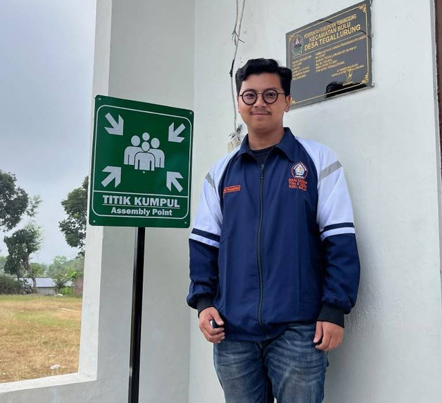 Penerapan jalur evakuasi dan plang titik kumpul di Desa Tegallurung, Kecamatan Bulu, Kota Temanggung