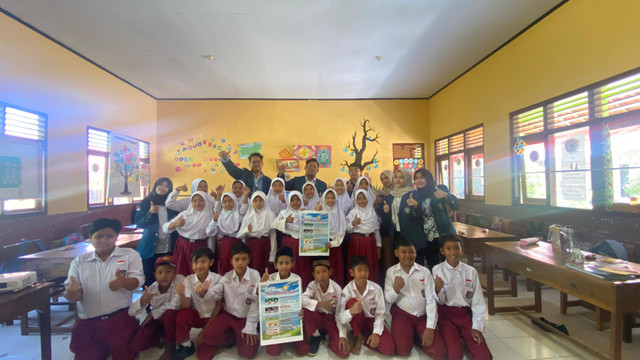 Bersama siswa/i SD N Sidomulyo, Desa Sidomulyo