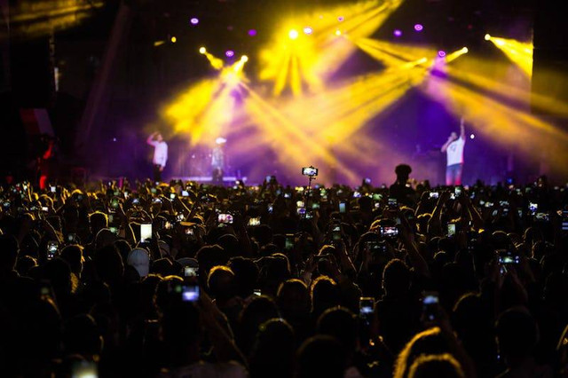 Jadwal dan lokasi konser DAY6 di Indonesia. Foto hanyalah ilustrasi, bukan tempat yang sebenarnya. Sumber: Pexels/Wendy Wei