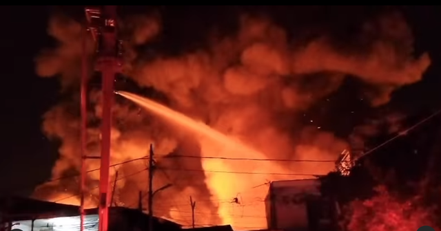 Kebakaran di Manggarai, Jaksel, Selasa (13/8/2024).  Foto: Instagram/@humasjakfire