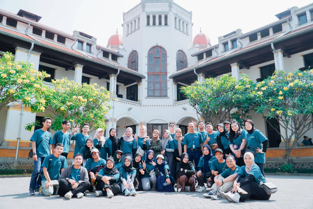 Mutiara Pesona Bil Jannah - Foto Dokumentasi Studi Budaya Menggunjungi Wisata Lawang Sewu