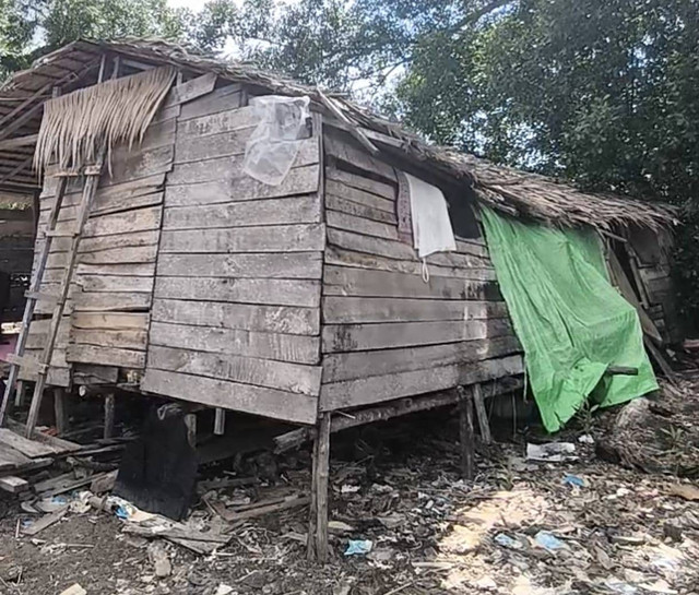 Kondisi rumah warga di Desa Nusapati, Kecamatan Sungai Pinyuh, Kabupaten Mempawah. Foto: M. Zain/Hi!Pontianak