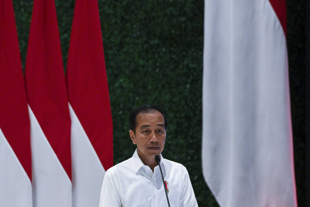 Presiden Joko Widodo menyampaikan pengarahan kepada kepala daerah seluruh Indonesia di Istana Negara, Ibu Kota Nusantara (IKN), Penajam Paser Utara, Kalimantan Timur, Selasa (13/8/2024). Foto: Sigid Kurniawan/ANTARA FOTO 