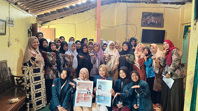 Bersama Ibu-Ibu PKK Dusun Tumbu, Desa Purwodadi, Magelang