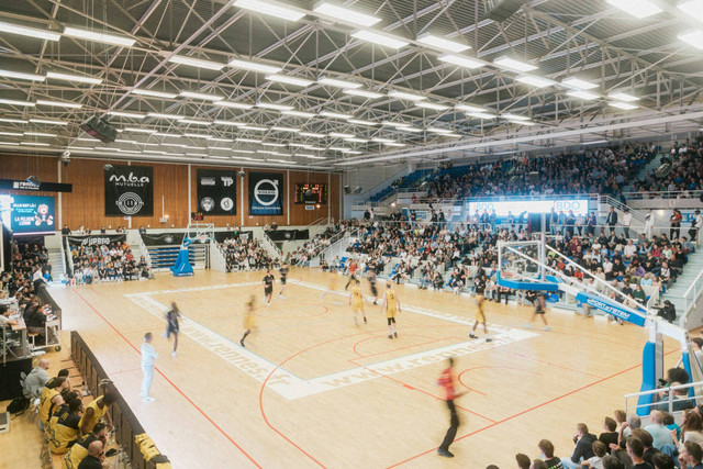 Kapasitas Jawa Pos Arena. Foto hanya ilustrasi, bukan tempat sebenarnya. Sumber: Unsplash/Howard Bouchevereau