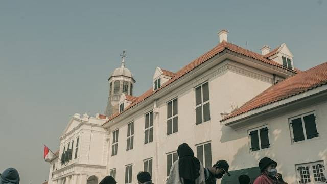 Tempat Makan di Kota Tua. Foto hanya ilustrasi, bukan tempat sebenarnya. Sumber:Unsplash/Dwi Asy Syafa'Atul Ulyah