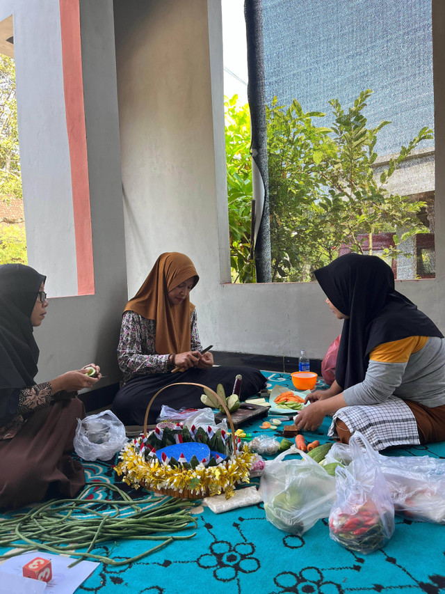 KKN MAs dan PKK Dusun Ngasem Adakan Lomba Menghias Sayur Lodeh, Semarak HUT RI