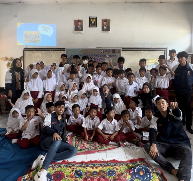 Foto bersama siswa-siswi SD Negeri Wonoyoso, Kabupaten Pekalongan dalam kegiatan Deteksi dan Cegah Penyakit Mental pada Anak. (Foto Dokumentasi Pribadi)