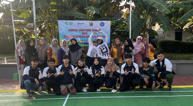 Foto bersama mahasiswa KKN Undip dengan PKK dan Kader Desa Wonoyoso, Kabupaten Pekalongan. (Foto Dokumentasi Pribadi)