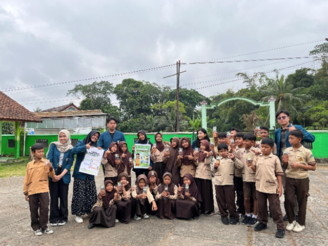 Kelas Petani Cilik: Sebuah Upaya Peningkatan Minat Bertani bagi Pelajar