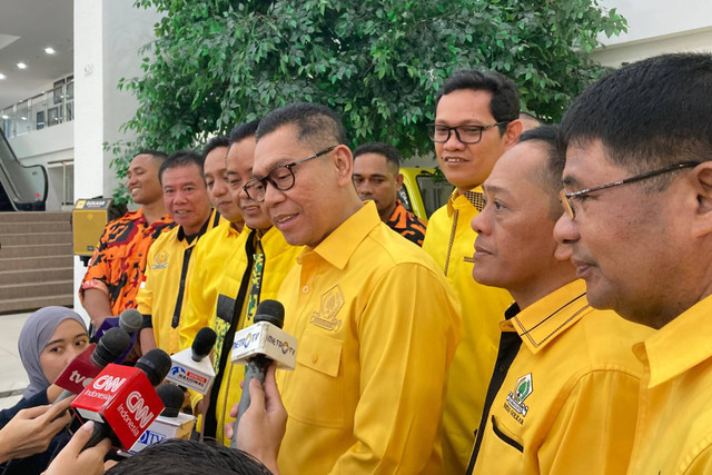 Waketum Bidang Hukum DPP Partai Golkar Adies Kadir menjelaskan teknis rapat pleno yang akan diselenggarakan malam ini, Selasa (13/8/2024). Foto: Alya Zahra/Kumparan