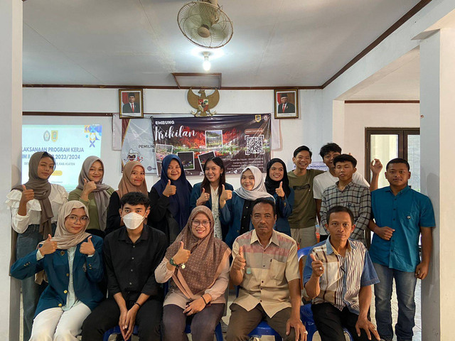 Foto bersama Pengelola Embung Krikilan serta Muda-Mudi dalam Pelaksanaan Program Monodisiplin Tim II KKN Universitas Diponegoro di Desa Krikilan