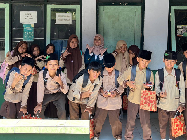 Foto bersama Siswa-Siswi MI Yakti Purwodadi Setelah Kegiatan Workshop