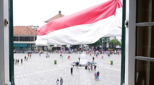 Ilustrasi Cara Memasang Bendera Merah Putih. Sumber Unsplash/Inna Safa