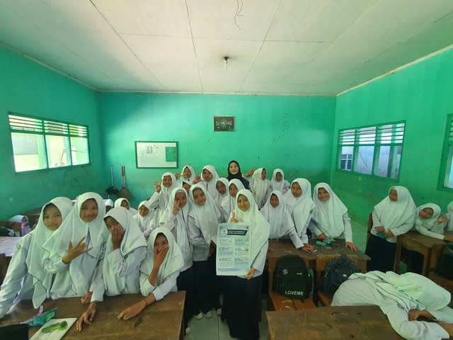 Kegiatan Program "Menstruasi Bersih, Remaja Sehat" di MTs Nurul Huda, Desa Banyuputih