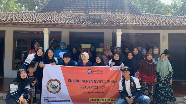 Foto bersama Ibu-Ibu PKK Dukuh Joglo, Desa Jangglengan