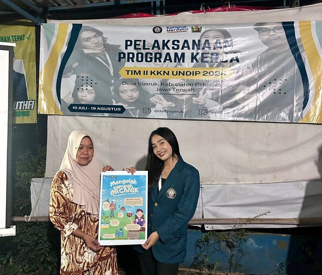 Edukasi Pembuatan Eco-enzyme kepada Masyarakat Desa Sijeruk. Sumber : Dokumentasi Pribadi.