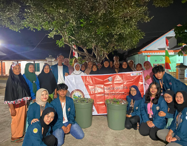 Pelaksanaan Budikdamber (Budidaya Ikan Dalam Ember) oleh Mahasiswa KKN UNDIP