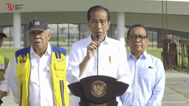 Presiden Jokowi resmikan Plaza Seremoni Sumbu Kebangsaan IKN, Rabu (14/8/2024).  Foto: YouTube/Sekretariat Presiden