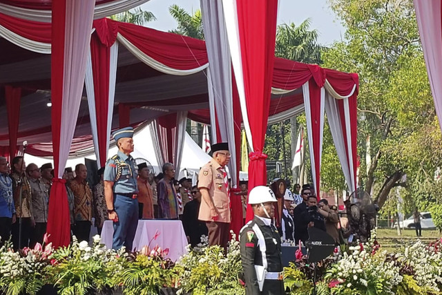 Wakil Presiden Republik Indonesia, Ma'ruf Amin menghadiri acara peringatan Hari Pramuka ke-63 di Lapangan Utama Bumi Perkemahan dan Wisata (Buperta) Cibubur, Jakarta Timur, Rabu (14/8/2024). Foto: Zamachsyari/kumparan