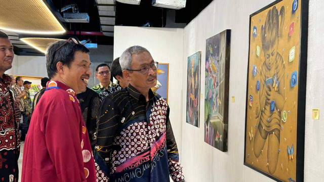 Suasana di dalam ruangan Pameran Keistimewaan UMKM Istimewa Seni Merdeka di eks Hotel Mutiara Yogyakarta, Senin (12/8). Foto: Arif UT/Pandangan Jogja