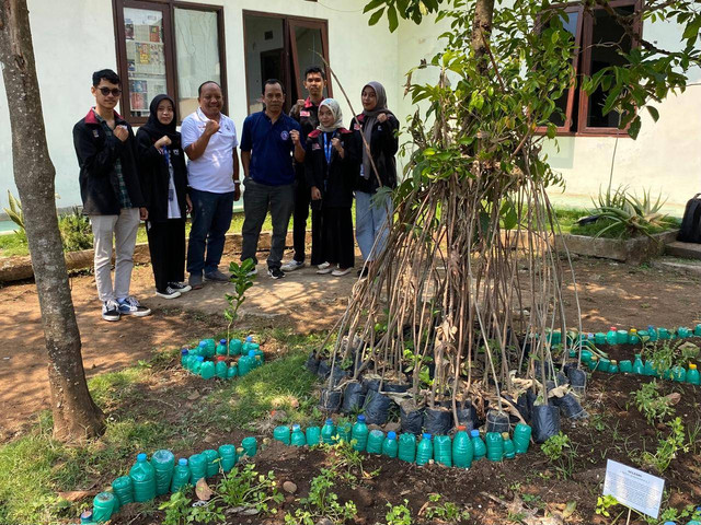 Dokumentasi bersama Kepala Desa dan Sekertaris Desa Sidodadi, Lawang 