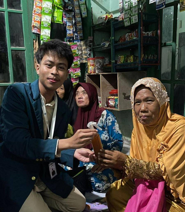 Pelaksanaan Pengajaran Pembuatan Pestisida Nabati dari Kulit Bawang oleh TIM II KKN UNDIP