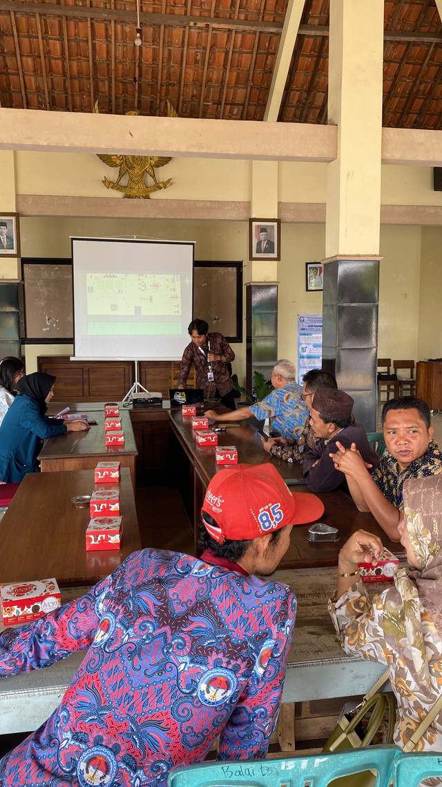 Sesi Pemaparan Materi Pembuatan Peta Evakuasi dan Assembly Point. Sumber: Dokumentasi Pribadi