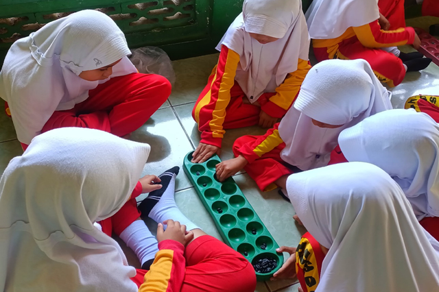 Pelaksanaan kegiatan, permainan tradisional congklak