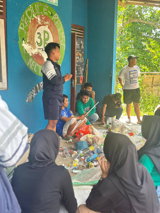 Kegiatan Pemilahan Sampah ( Sumber Pribadi)