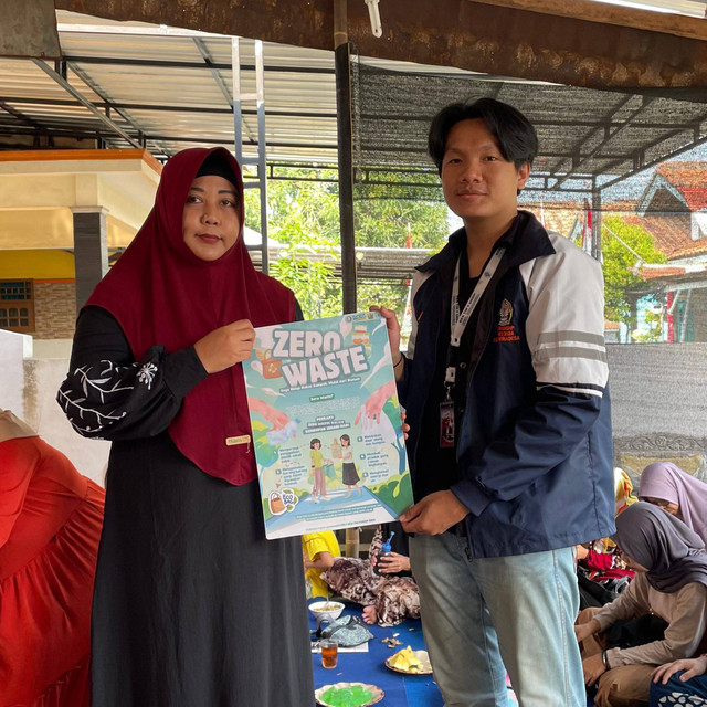 Penyerahan Poster Gerakan Zero Waste