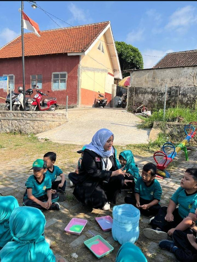 Pembuatan tempat sampah