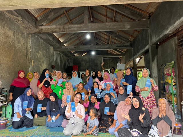 Foto Bersama Ibu-Ibu Kelompok Wanita Tani Dukuh Lokojoyo, Desa Banyuputih. Sumber: Dokumentasi Pribadi 