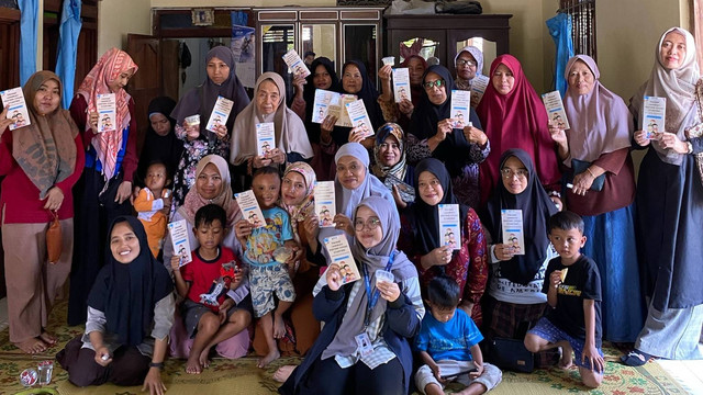 (Foto Bersama setelah Pemaparan Program Kerja Edukasi Kesehatan dan Contoh Pembuatan Makanan Pendamping ASI. Foto: Dokumentasi pribadi)