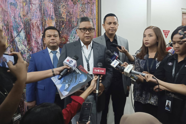 Sekjen PDIP Hasto Kristiyanto saat dijumpai di DPP PDIP Menteng, Jakarta Pusat, Kamis (15/8/2024). Foto: Thomas Bosco/kumparan