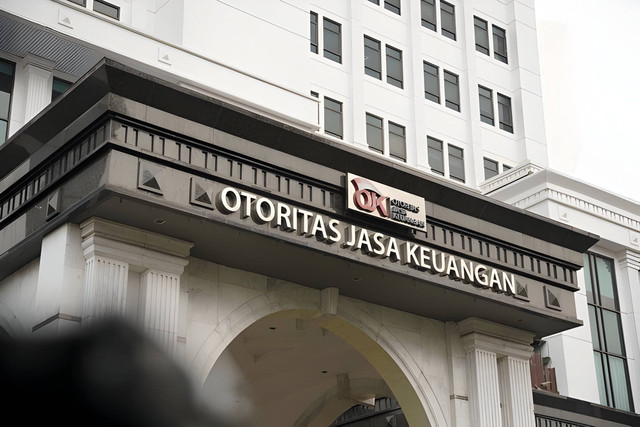 Gedung OJK Sumitro Djojohadikusumo. Foto: Daniel Pawer/ Shutterstock